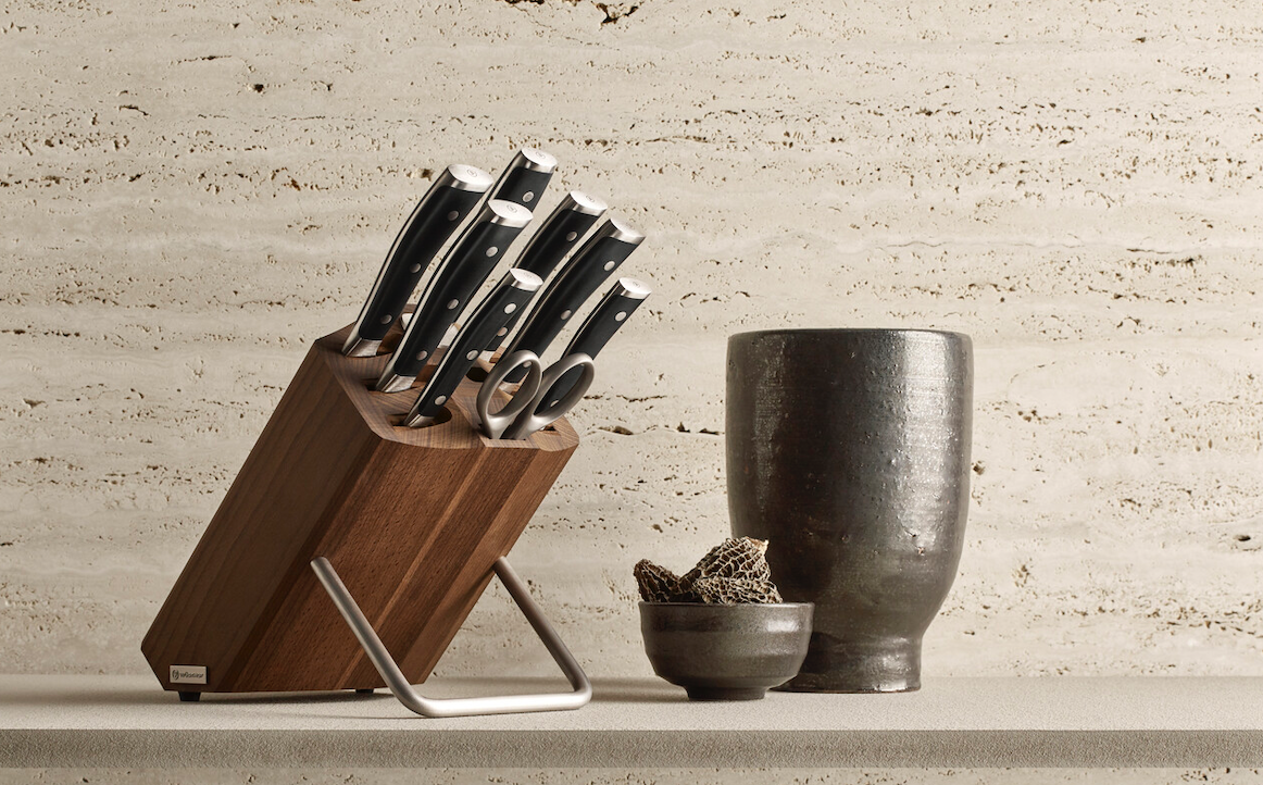 knife block with knives and a decorative vase